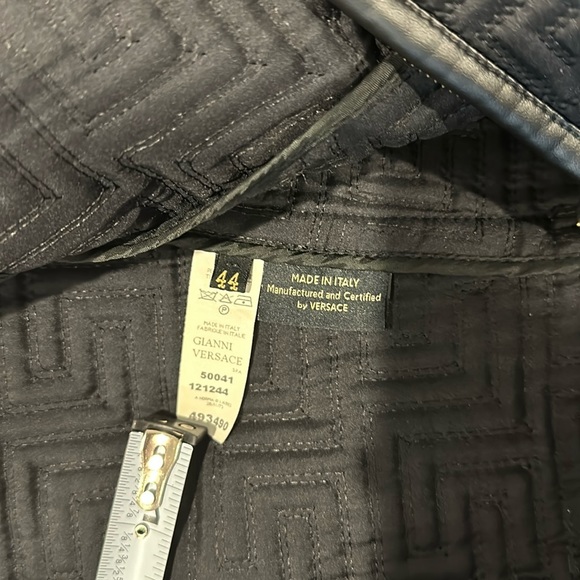 Versace light weight belted jacket - Picture 3 of 8